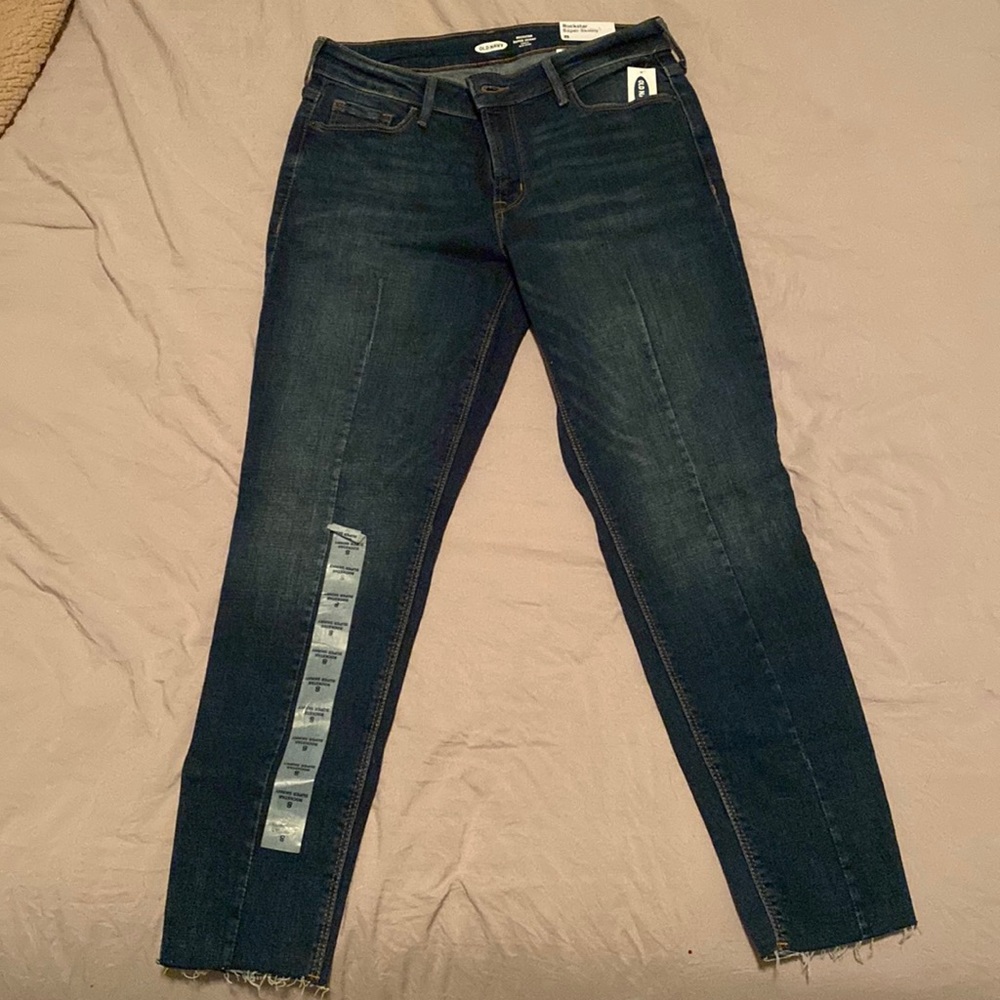 Rockstar skinny jeans w/ cute leg design.